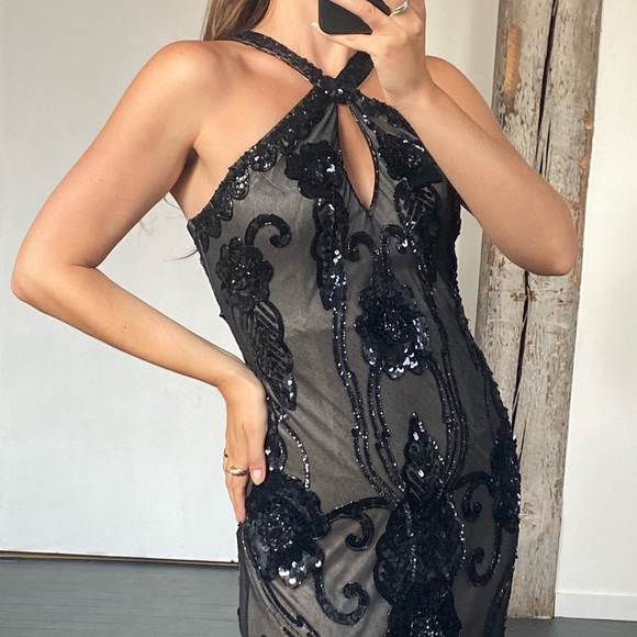 Full length beaded black tie gown with intricate neckline - Picture 2 of 5